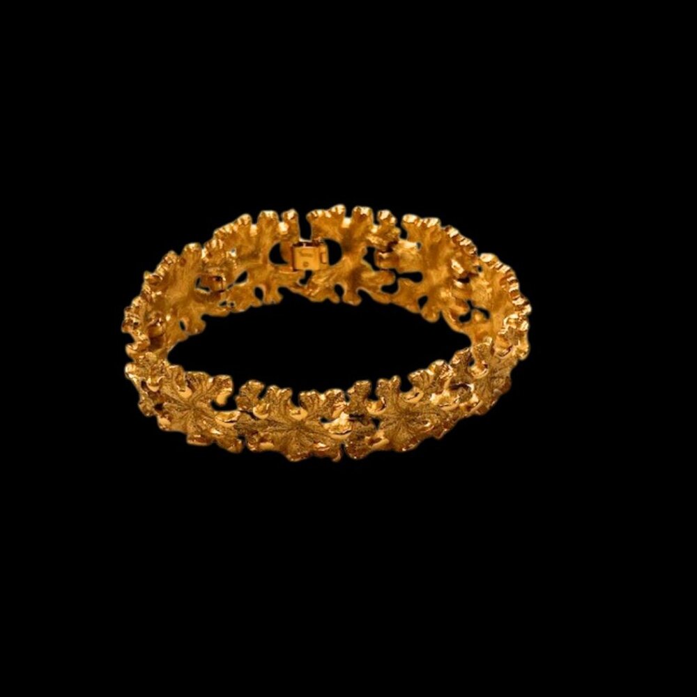 Vintage Crown Trifari Chunky Leaf Gold Tone Bracelet - Picture 2 of 6